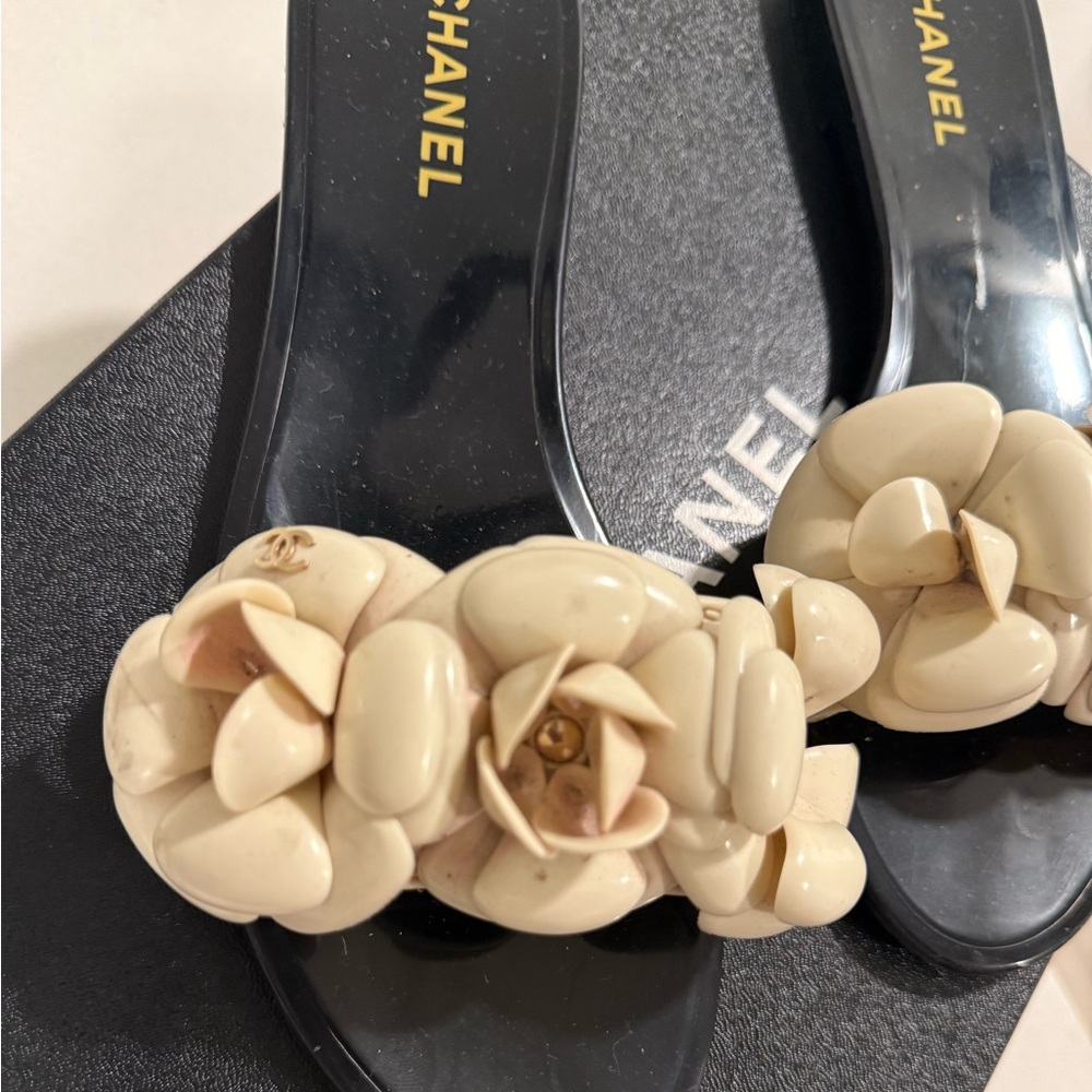Chanel slides - Picture 2 of 10